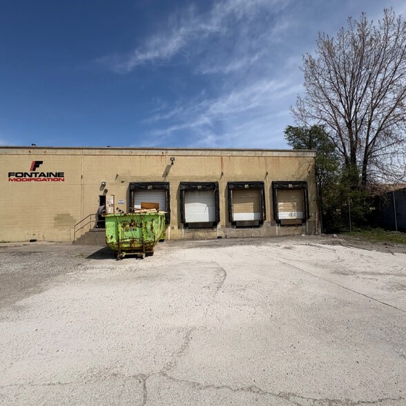 More Photos Of 6500 E Davison St E, Hamtramck Distribution For Lease