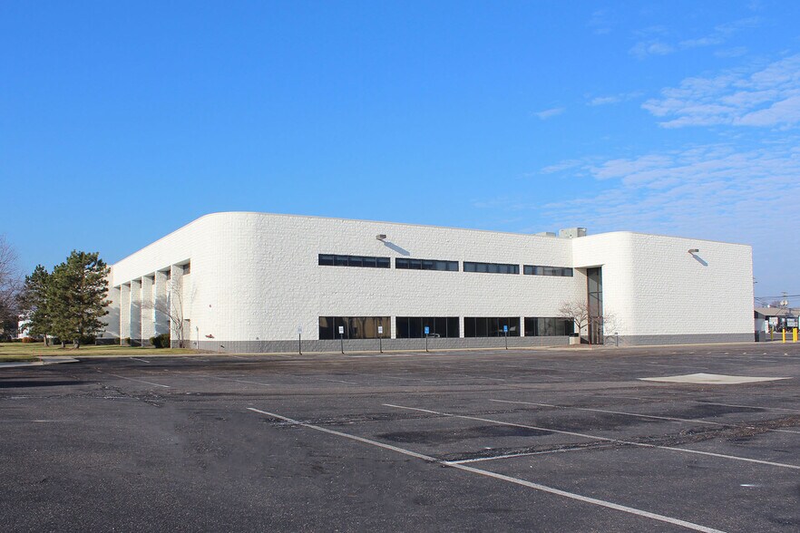 Primary Photo Of 999 Tech Row, Madison Heights Research And Development For Lease