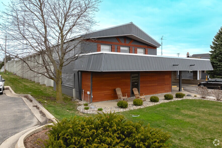 More Photos Of 1441 W Chicago Blvd, Tecumseh Restaurant For Sale