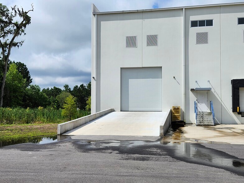 More Photos Of 528 Sunbury Rd, Midway Warehouse For Sale