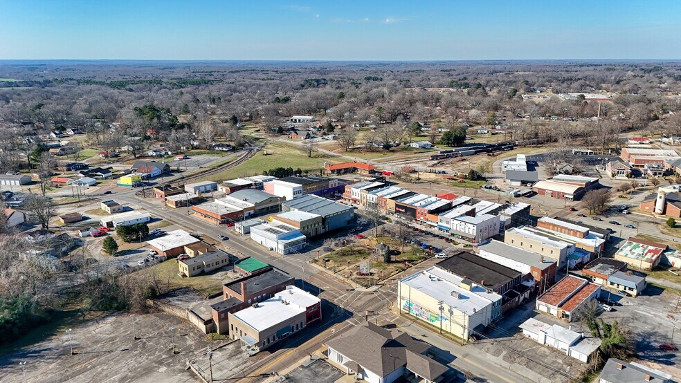 More Photos Of 5 Broadway St, McKenzie General Retail For Sale