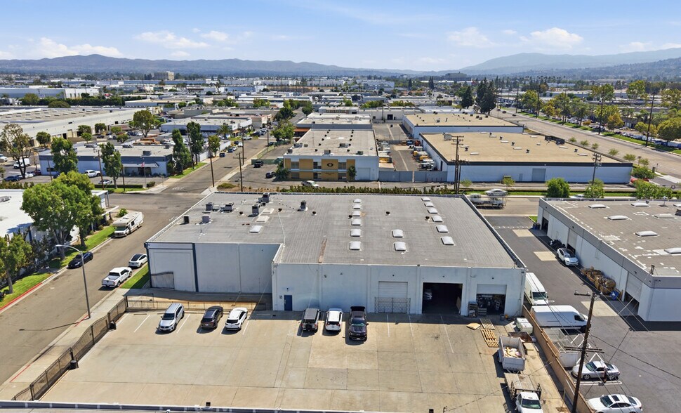 More Photos Of 1121 N Red Gum St, Anaheim Warehouse For Lease