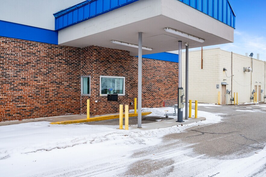 More Photos Of 195 M 66 N, Charlevoix Drugstore For Sale