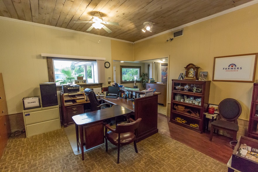 More Photos Of 210 W Houston St, Cleveland Office For Lease