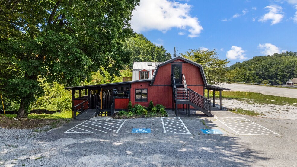 More Photos Of 851 Highway 441 S, Clayton Freestanding For Sale