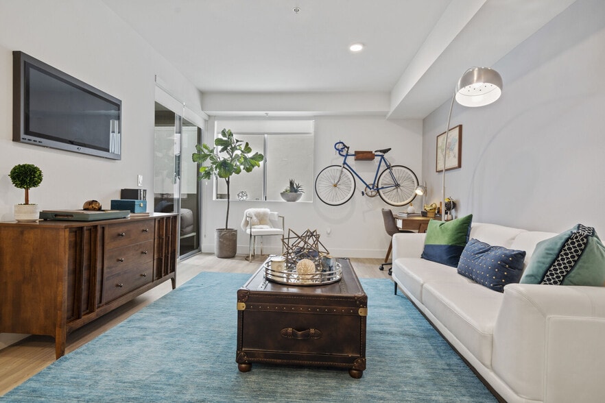 More Photos Of 11049 Magnolia Blvd, North Hollywood Apartments For Lease