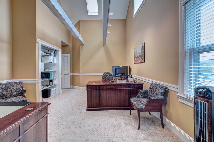 More Photos Of 24 Washington Ave, Chatham Office For Sale