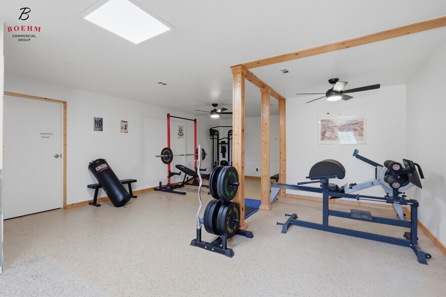 More Photos Of 185 Mitchell Dr, Spring Branch Warehouse For Sale