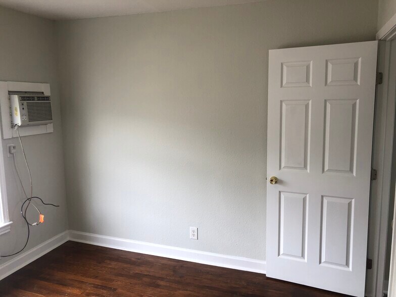 More Photos Of 261 Claremont Ave, San Antonio Multifamily For Sale