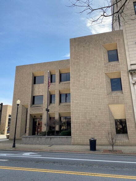 More Photos Of 434 Main St, Zanesville Office For Lease