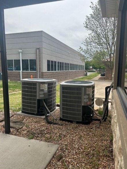 More Photos Of 301 SW 16th St, Bentonville Medical For Sale