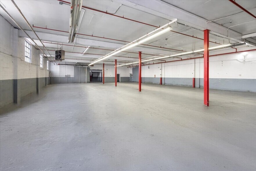 More Photos Of 390-400 Railroad Ave, Hackensack Warehouse For Lease