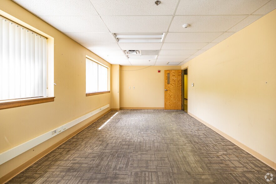 More Photos Of 1205-1227 Barberry Dr, Janesville Manufacturing For Sale