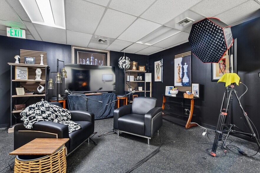 More Photos Of 790 Umatilla St, Denver Warehouse For Sale
