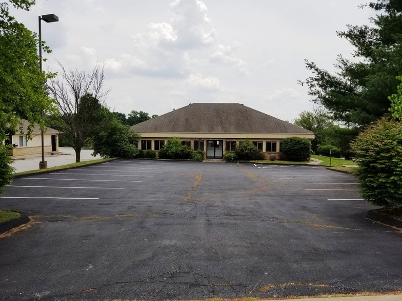 More Photos Of 2010 Bluestone Dr, Saint Charles Office For Sale