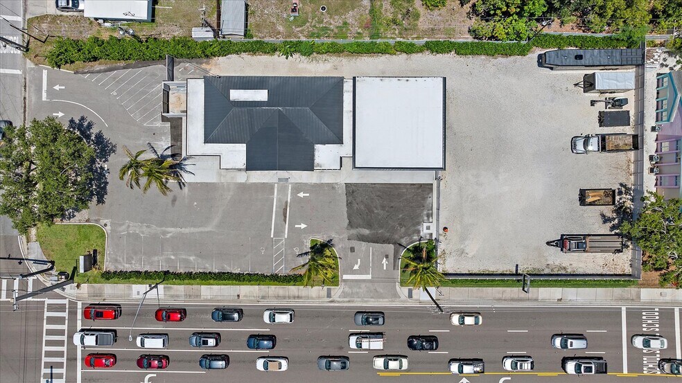 More Photos Of 2407 Bee Ridge Rd, Sarasota Restaurant For Sale