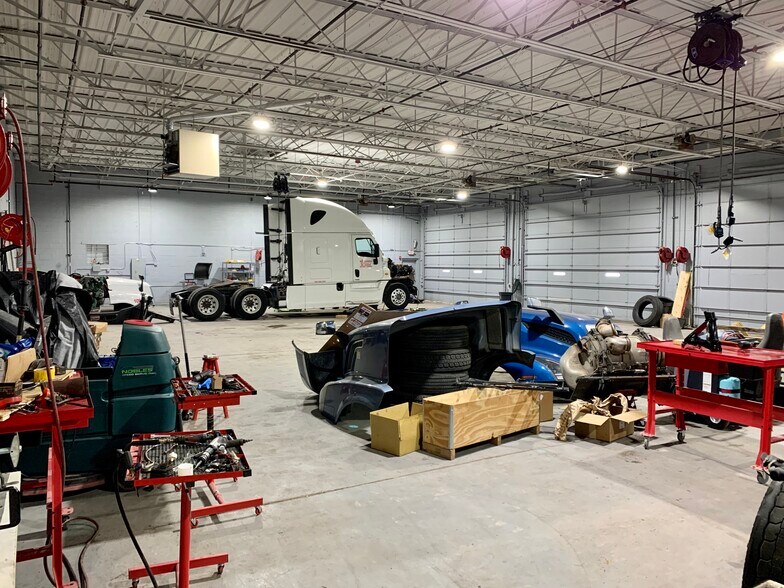 More Photos Of 1103 Morse Ave, Schaumburg Service For Lease