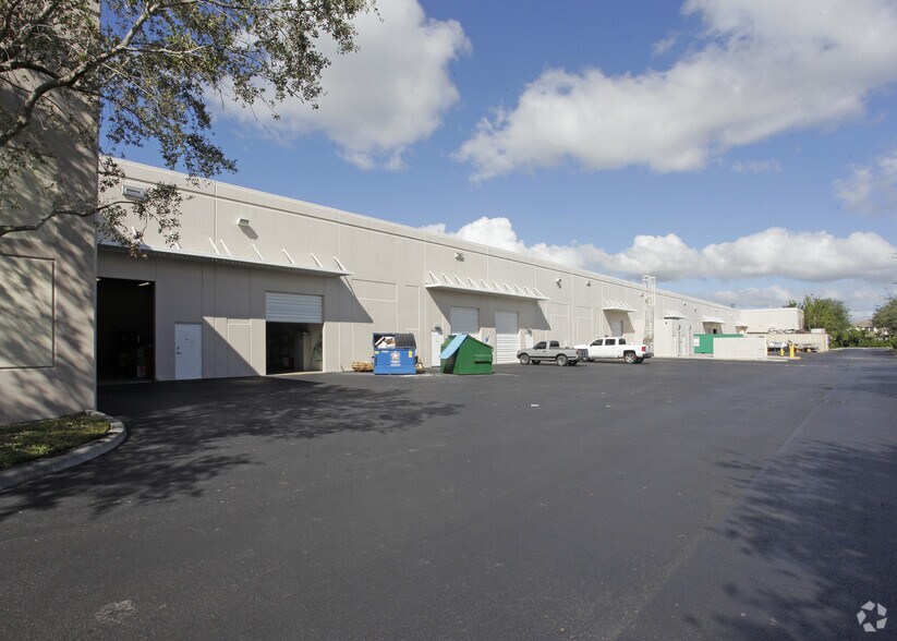 More Photos Of 2501 Dykes Rd, Miramar Warehouse For Lease