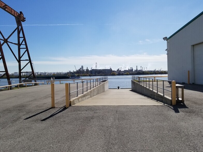 More Photos Of 16534 Peninsula St, Houston Manufacturing For Lease