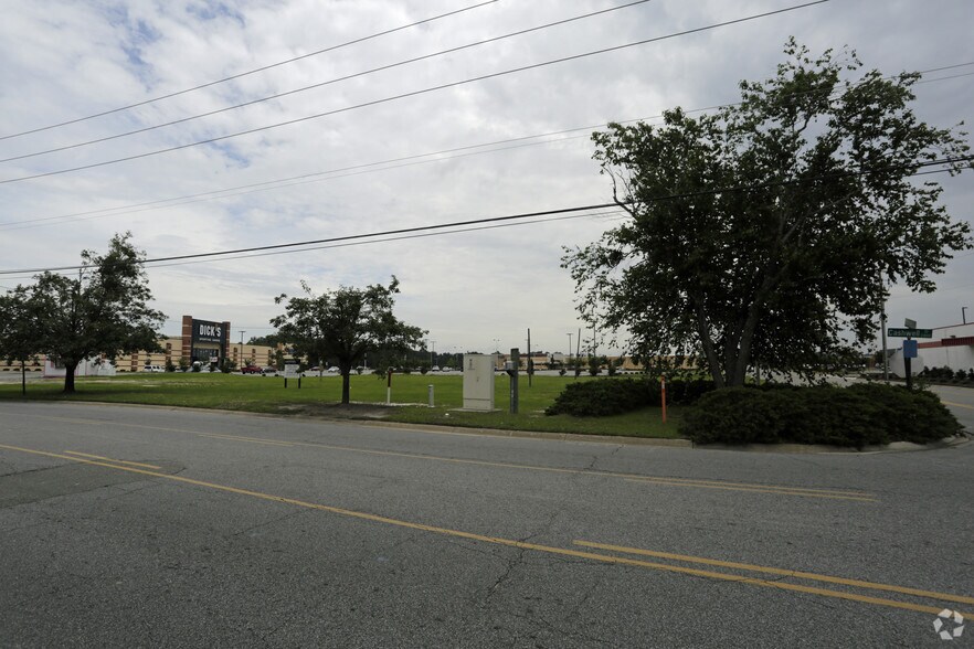More Photos Of 501 Eastgate Dr, Goldsboro Land For Lease