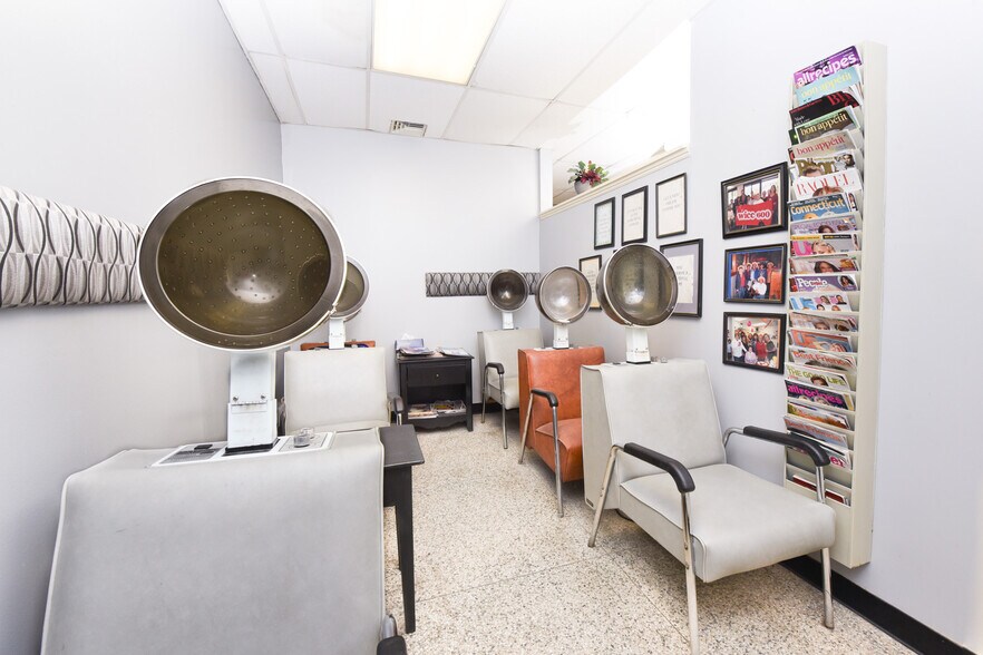 More Photos Of 4143 Main St, Bridgeport Storefront For Sale