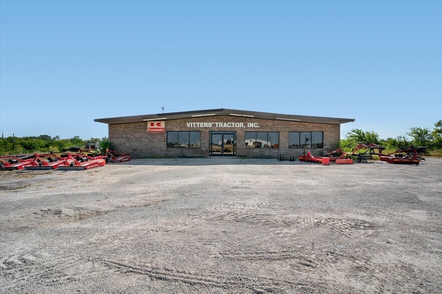 More Photos Of 3151 Int 45 E hwy, Corsicana Warehouse For Sale