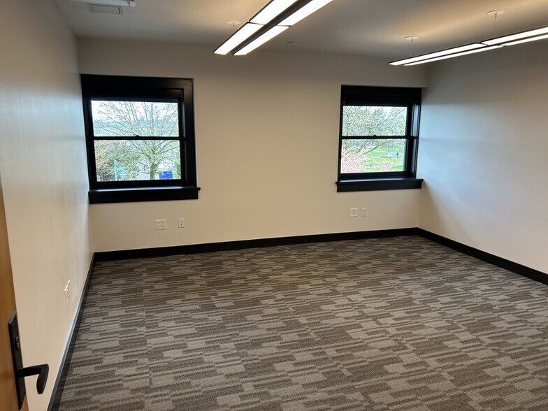 More Photos Of 89 Kirkland Ave, Kirkland Storefront Retail Office For Lease