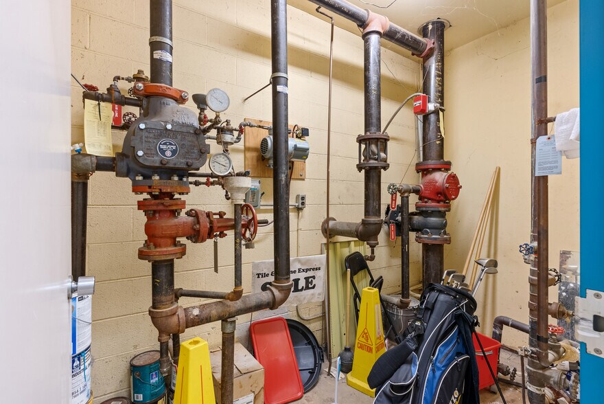 More Photos Of 5054 Miller Rd, Flint Freestanding For Sale