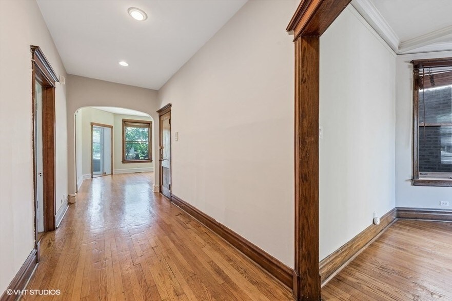 More Photos Of 1228 W Glenlake Ave, Chicago Apartments For Sale