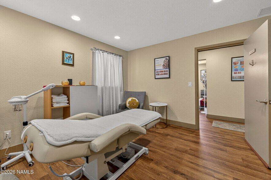 More Photos Of 1300 N Rim Dr, Flagstaff Medical For Sale