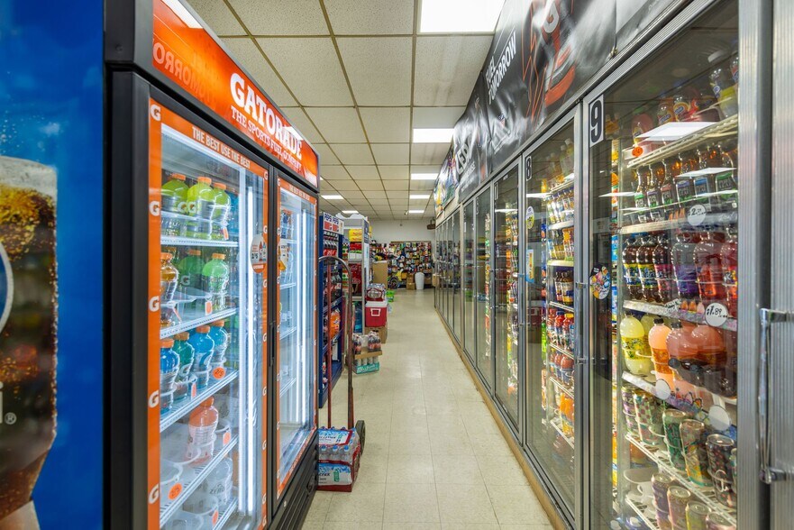 More Photos Of 690 N Ventura Ave, Oak View General Retail For Sale