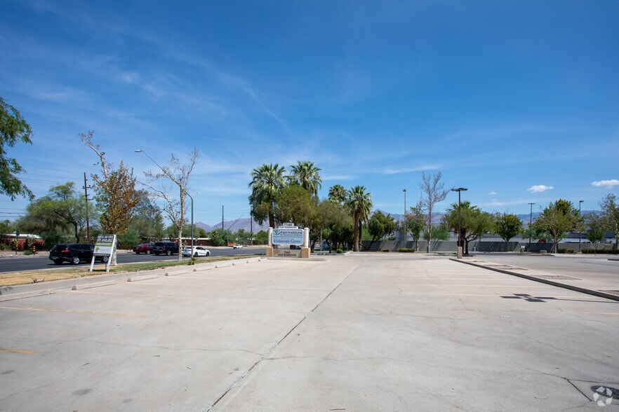 More Photos Of 875 N Kolb Rd, Tucson Medical For Lease