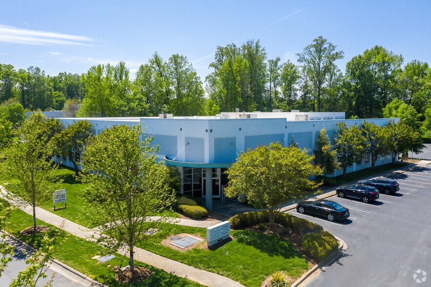 More Photos Of 9820 Northcross Center Ct, Huntersville Office For Lease