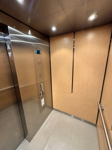 More Photos Of 1940 Garnet Ave, San Diego Medical For Sale