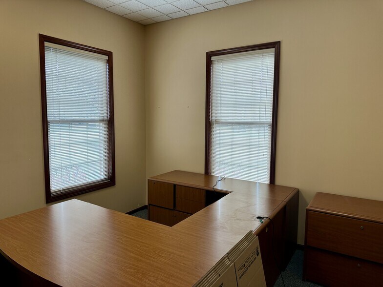 More Photos Of 4261 Morse Rd, Columbus Office For Sale