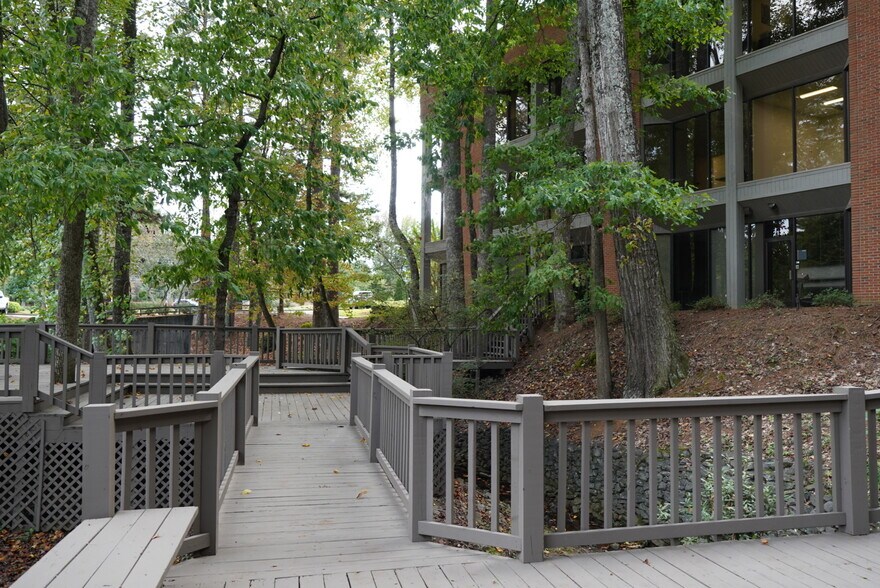 More Photos Of 1010 Huntcliff, Atlanta Office Residential For Lease