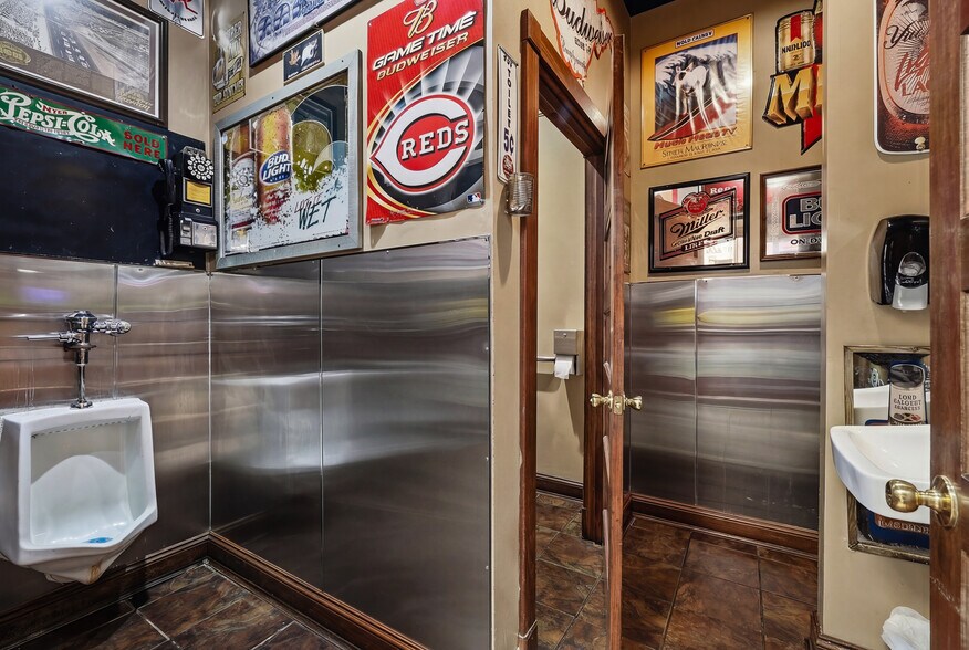 More Photos Of 212 20th St, Huntington Storefront Retail Residential For Sale