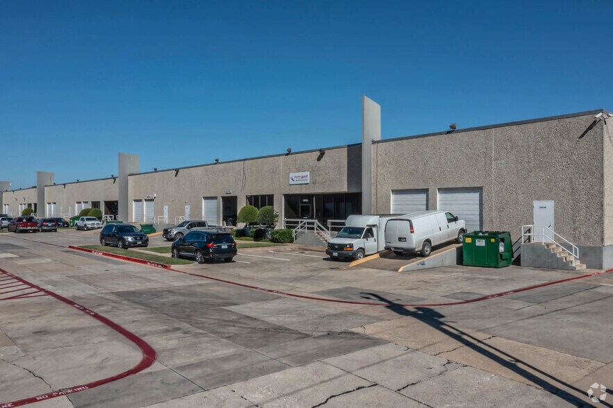 More Photos Of 10730-10768 N Stemmons Fwy, Dallas Distribution For Lease