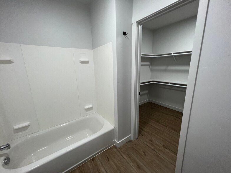 More Photos Of 404 E 5600 S, Salt Lake City Apartments For Sale