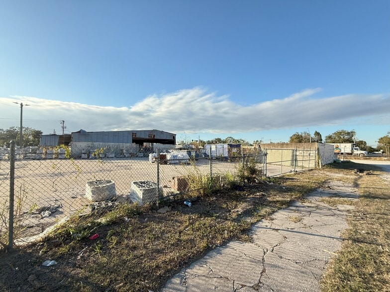 More Photos Of 8911 N 12th St, Tampa Warehouse For Sale