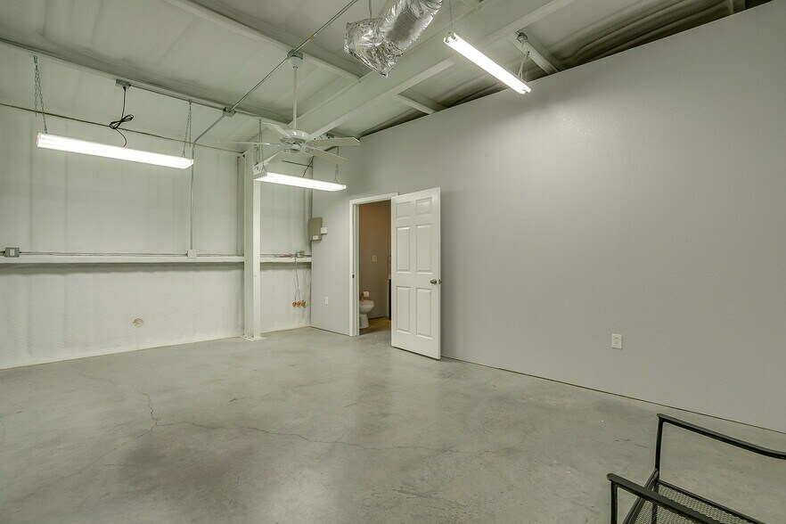 More Photos Of 13300 Cleburne Hwy, Cresson Industrial For Sale