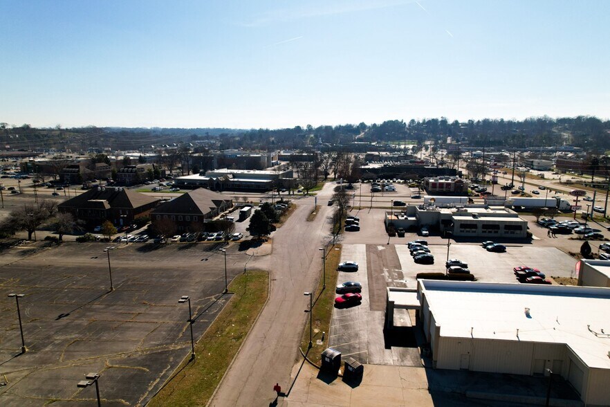 More Photos Of 252 Harry Lane Blvd, Knoxville Office For Sale