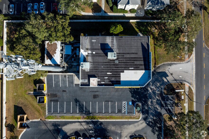 More Photos Of 8904 Regents Park Dr, Tampa Freestanding For Lease