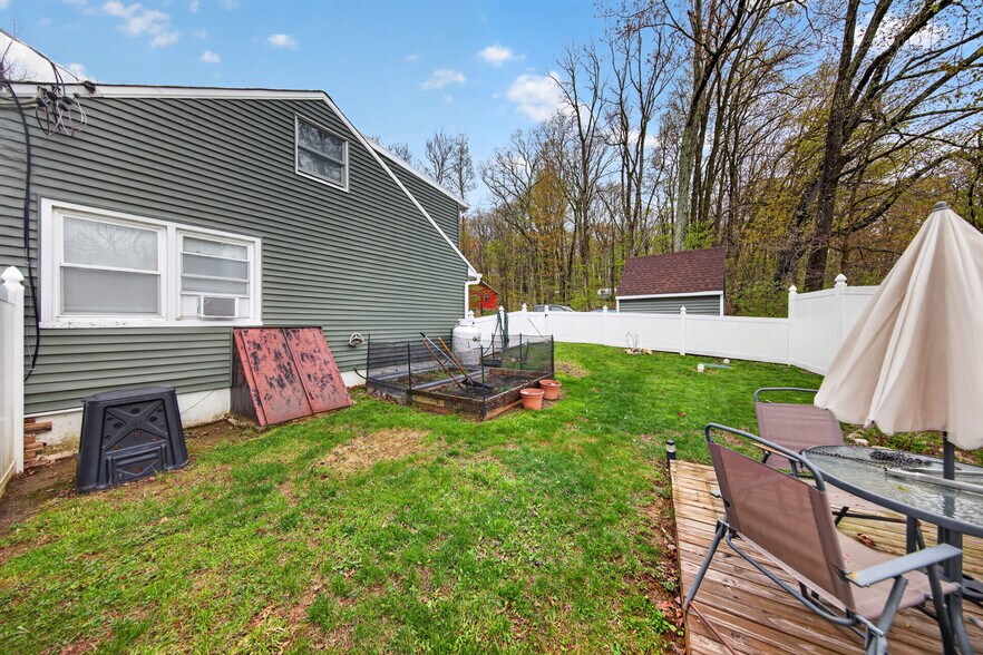 More Photos Of 187 Breakneck Rd, Highland Lakes Storefront Retail Residential For Sale