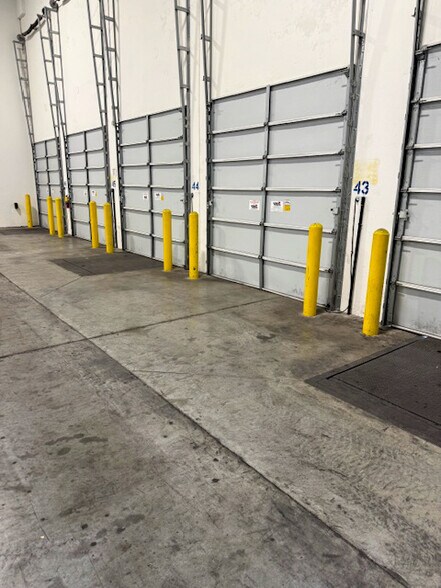 More Photos Of 8503 NW 80th St, Medley Distribution For Lease