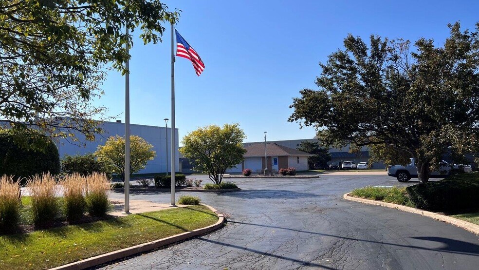 More Photos Of 3813 Illinois Ave, St Charles Office For Sale