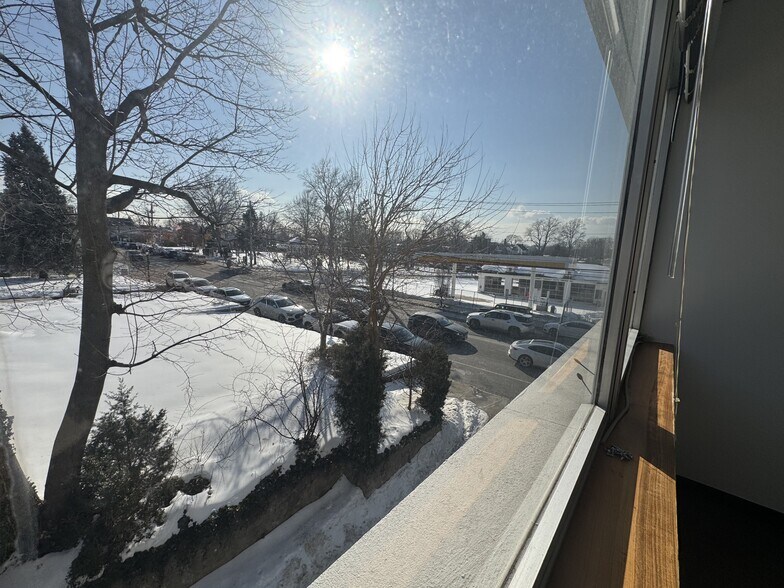 More Photos Of 240 Plandome Rd, Manhasset Office For Lease