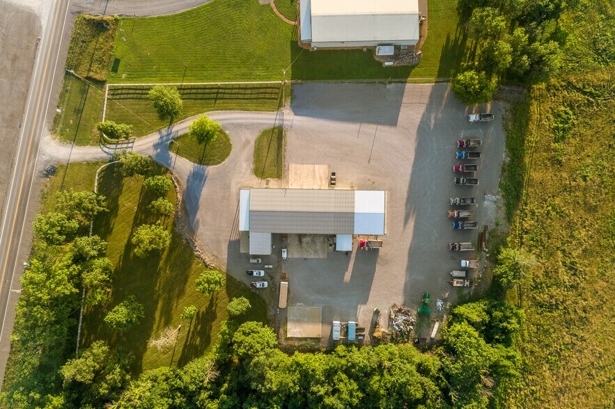 More Photos Of 2533 Highway 41A S, Shelbyville Showroom For Sale