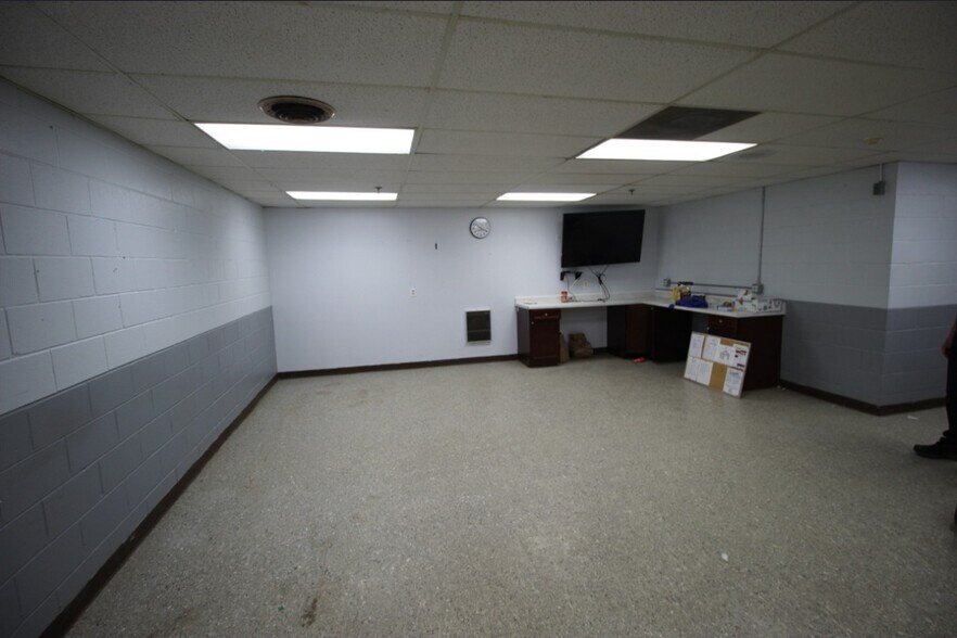 More Photos Of 235-257 Ormond St, Rochester Manufacturing For Sale