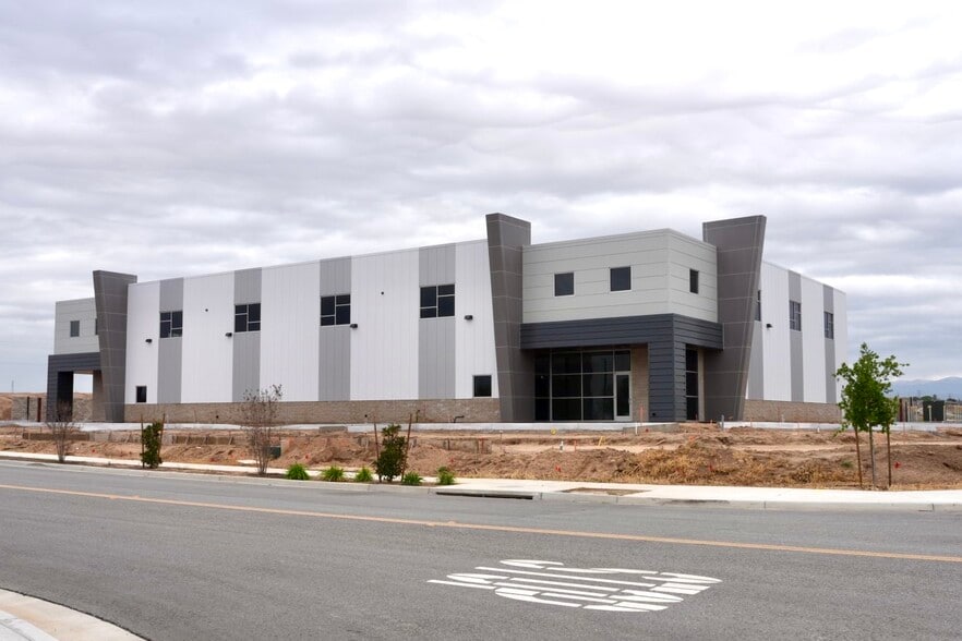 More Photos Of 3650 Gulfstream Lane, Bakersfield Warehouse For Lease